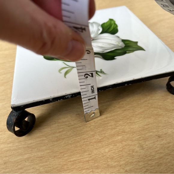 Vintage White Trillium Trivet - Picture 10 of 12